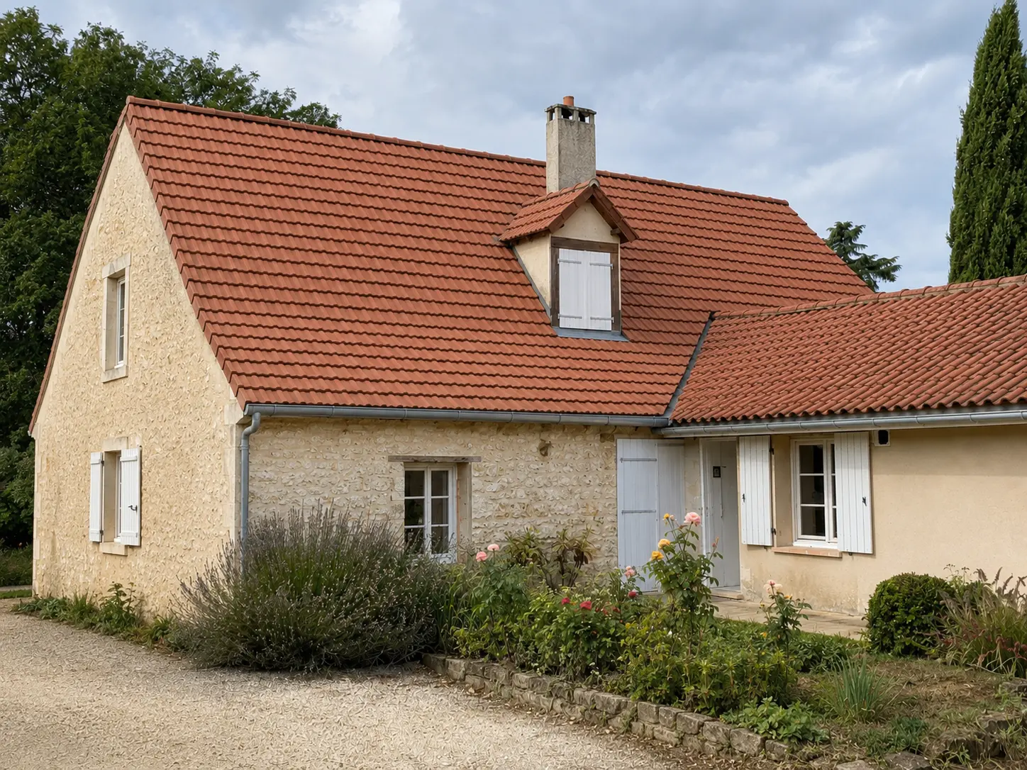 Rénovation complète tuiles terre cuite — après intervention Rénov'Toit